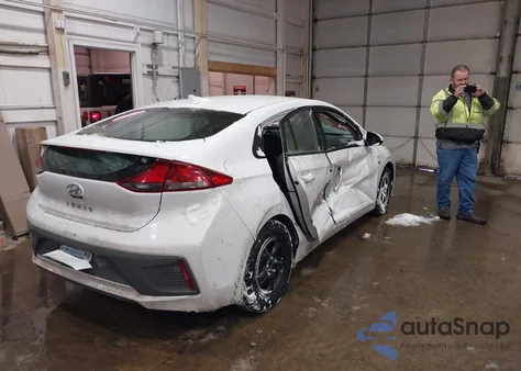 2020 Hyundai Ioniq Hybrid Blue z USA, uszkodzony, nr VIN KMHC65LC7LU197451